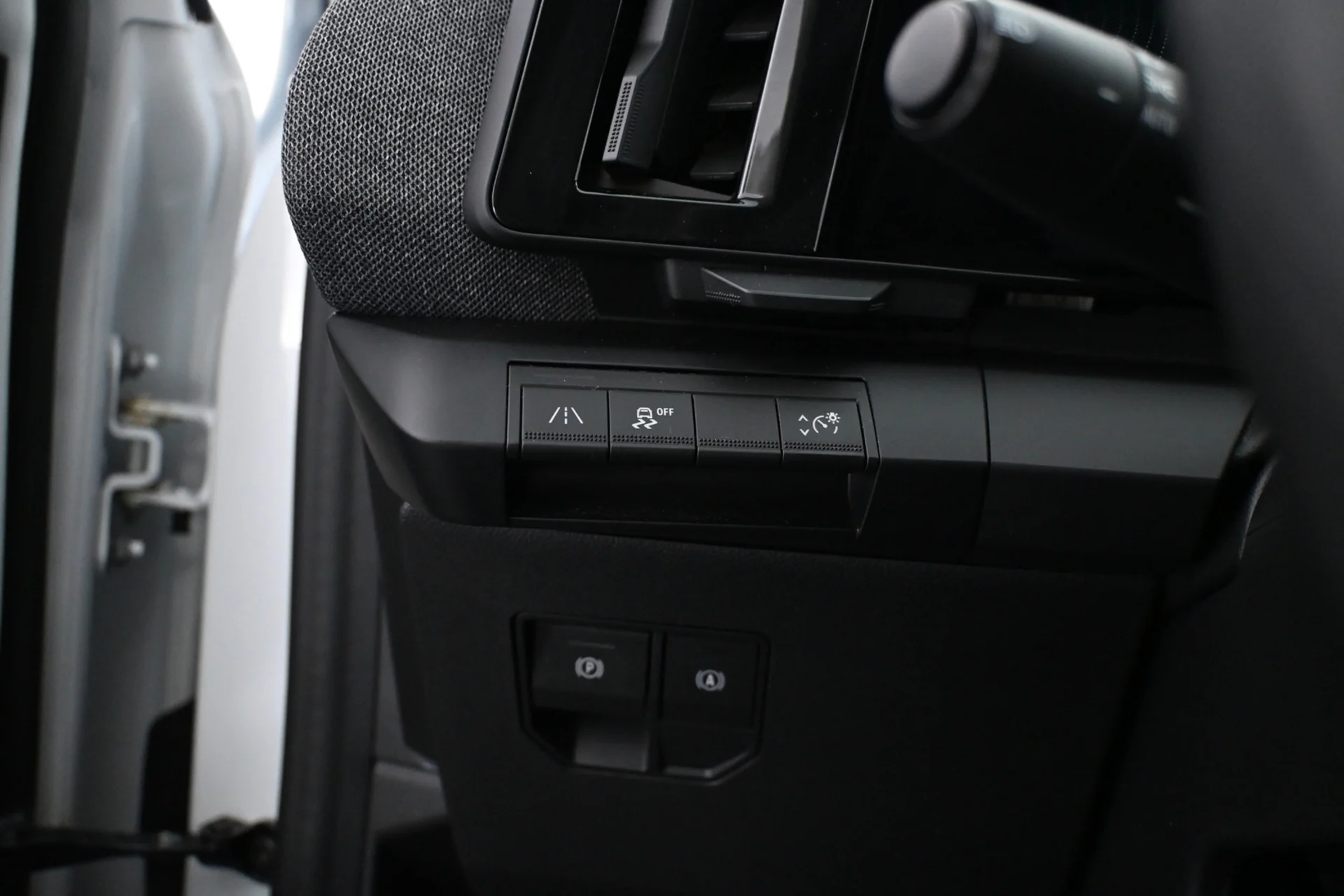 Car Image - 7CR1CrO3LAN8Jmt171w0q1