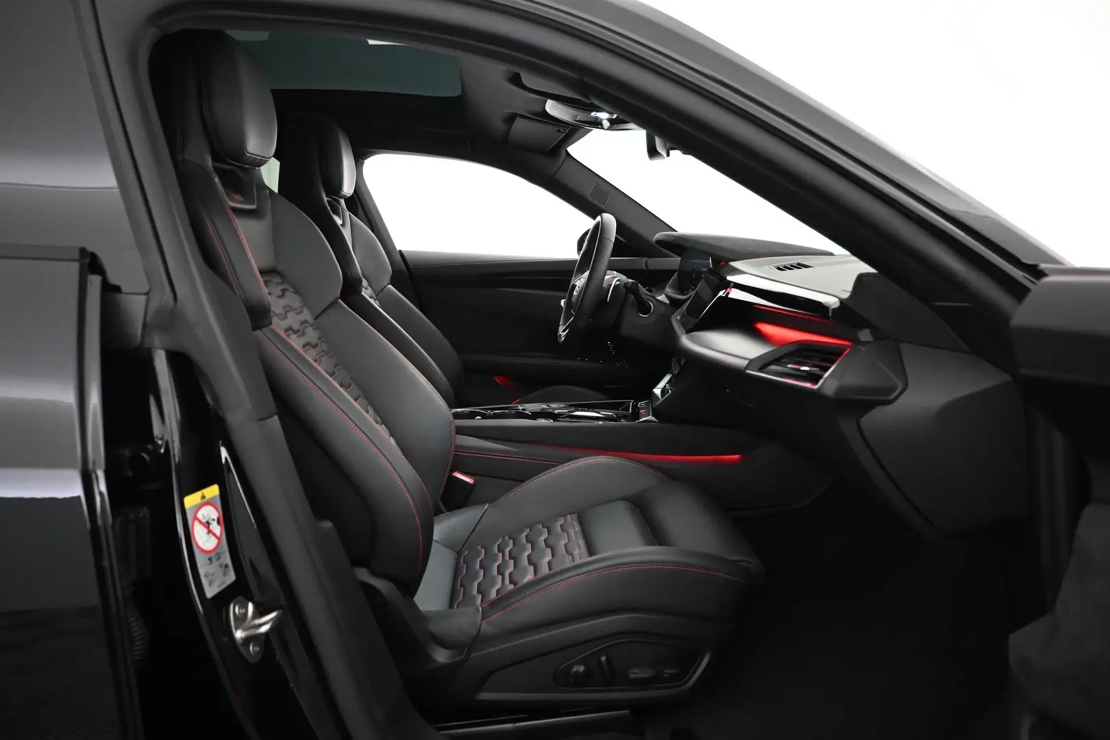 Car Image - 3lFU9XgN3VsanjiuCGeTjp