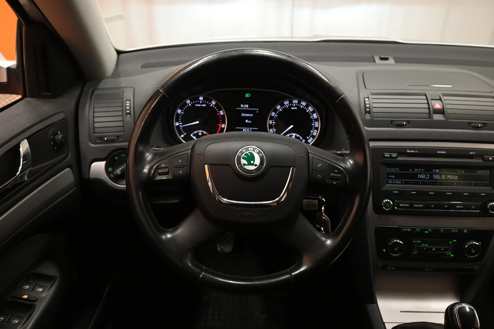 Car Image - 5stNttfri30WSpi3GGxLUg