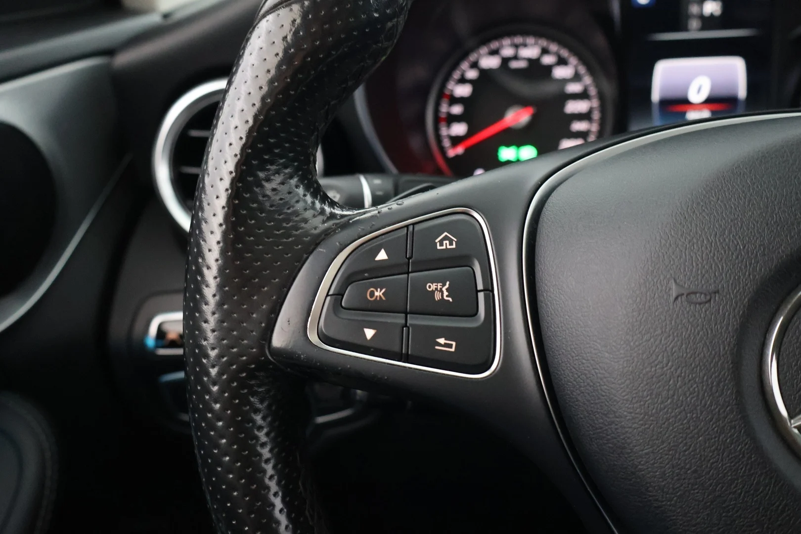Car Image - 29nzVooUGKDbTblcuuT53w
