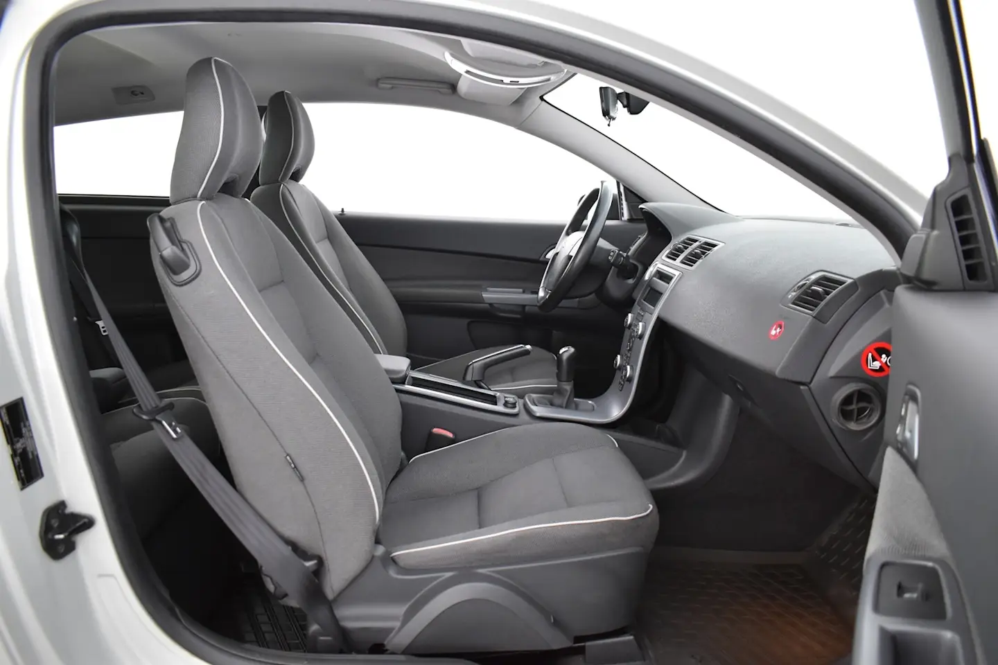 Car Image - cjaL5d8EdaRo0SfDm6rrr