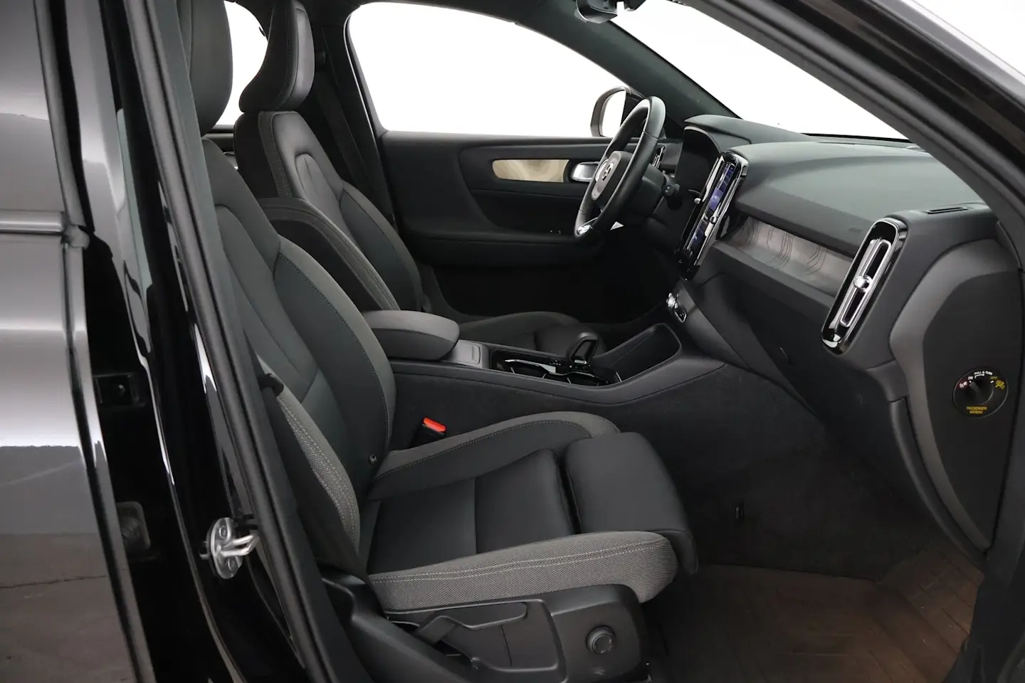 Car Image - 2sHgDwhSjgFQab8dXSBhrc