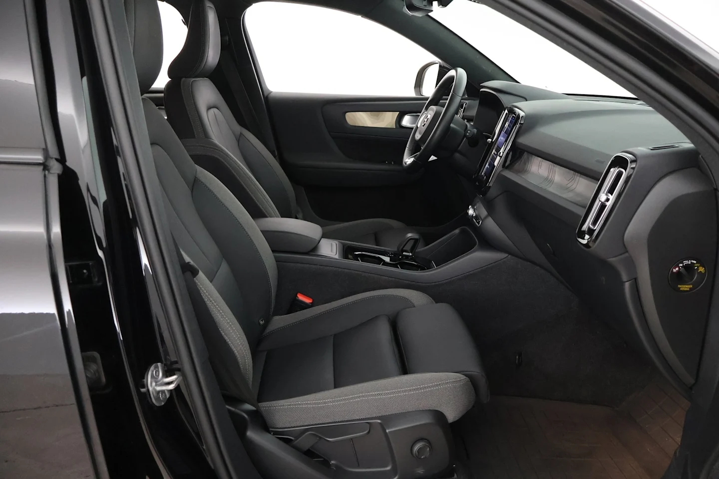 Car Image - 2sHgDwhSjgFQab8dXSBhrc