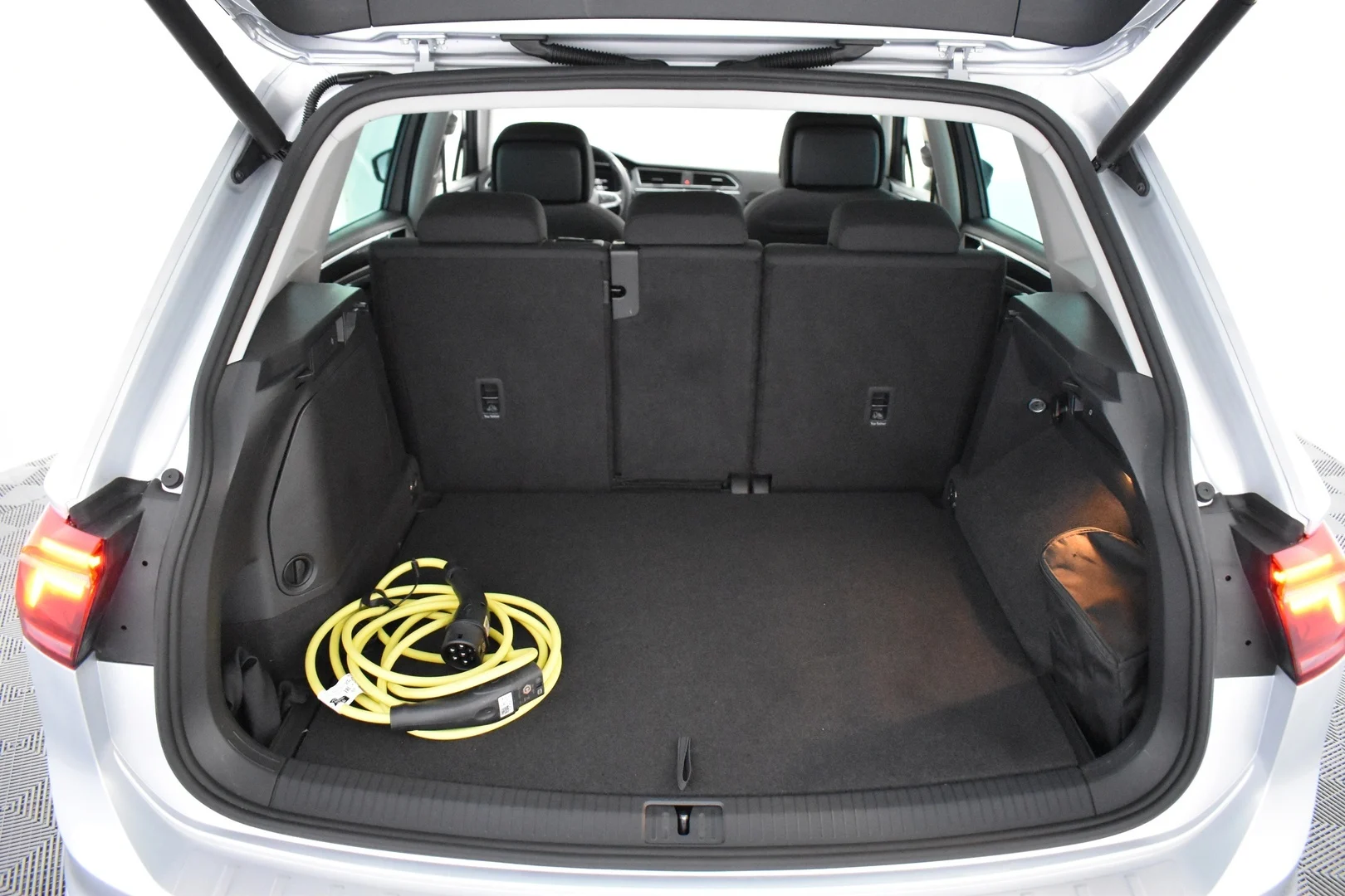 Car Image - 63ZOf69UNZl2ds5WPPQYP2
