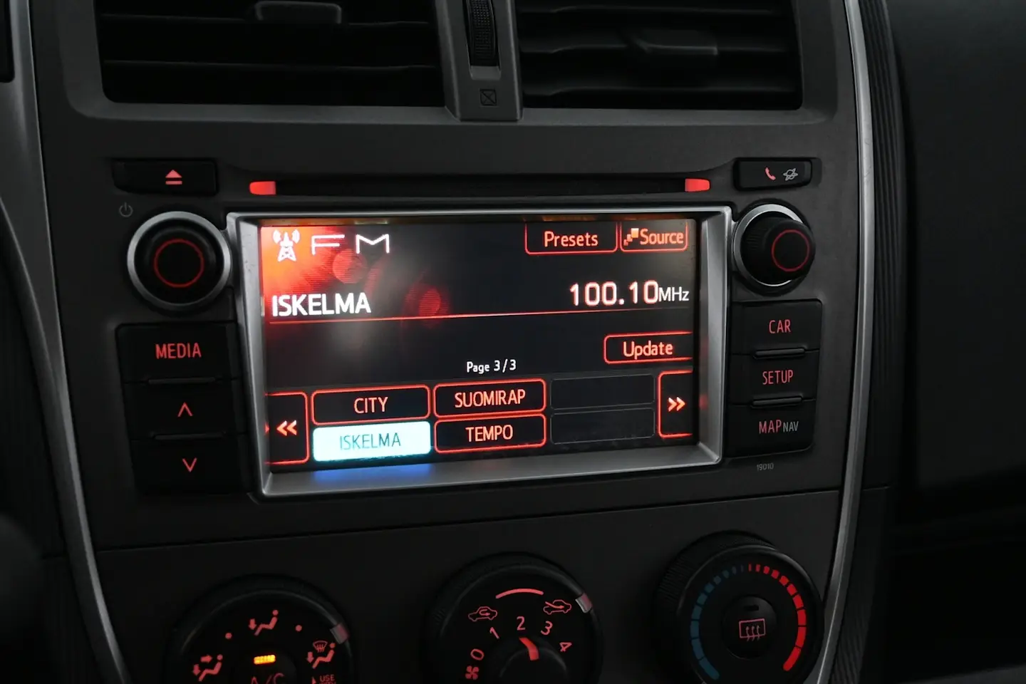 Car Image - 102m9H8HpcrtDeaxpiWeiK