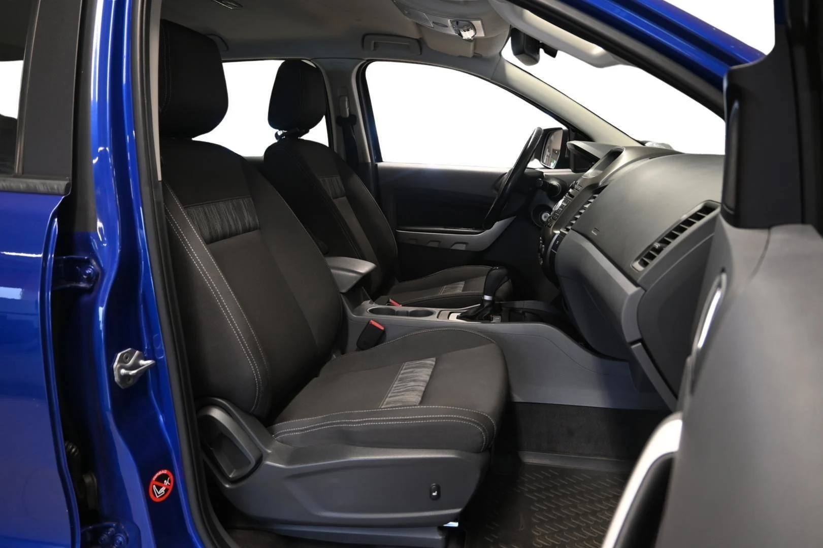 Car Image - 2qFN6lruA55YHqTQMPhTdb