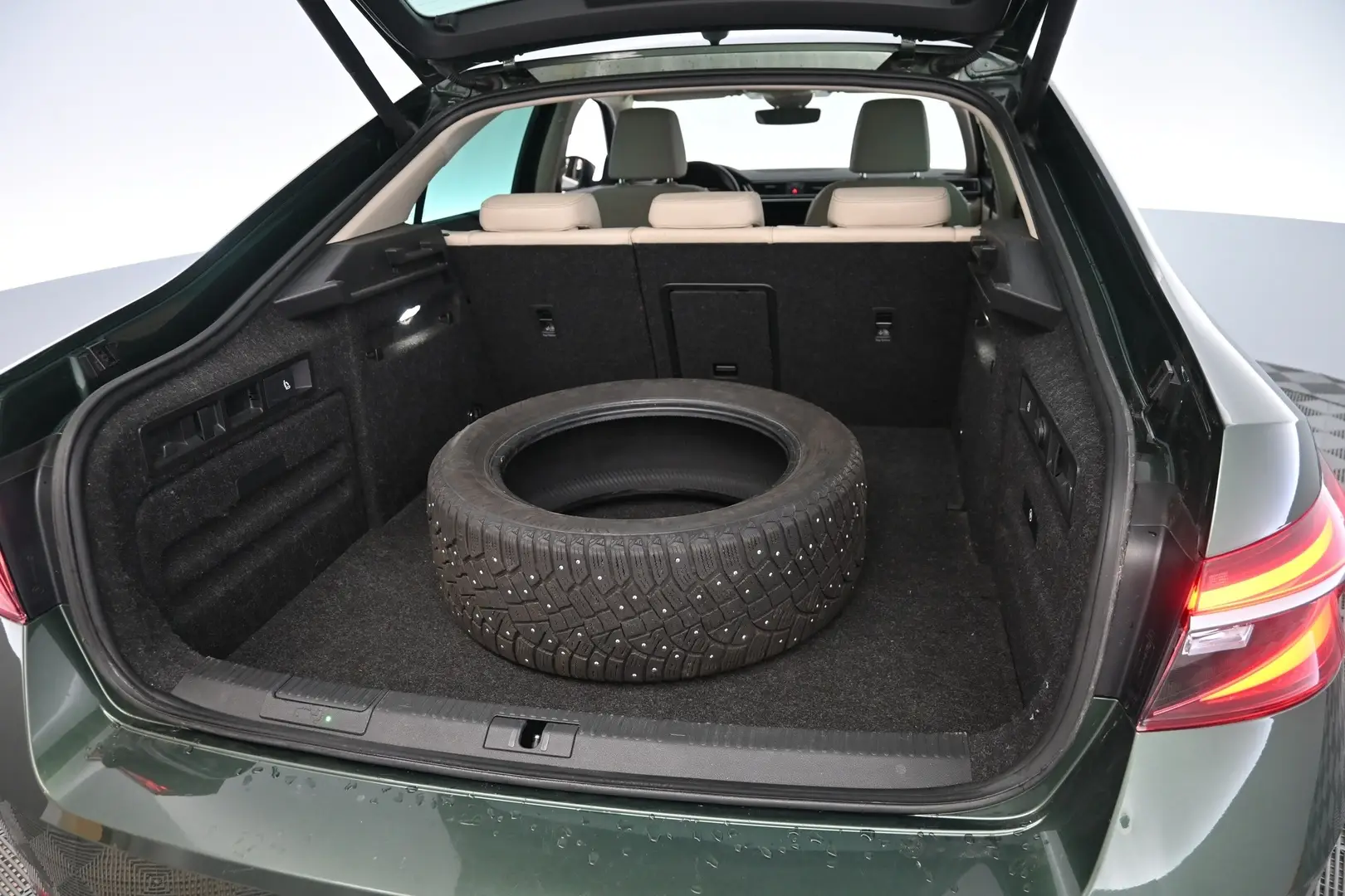 Car Image - 6K8lF71sVOpdb5AuCEpVXF