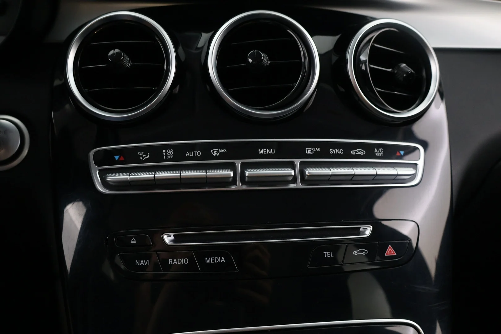 Car Image - vHEJ8MmtngngU5y10yVmE