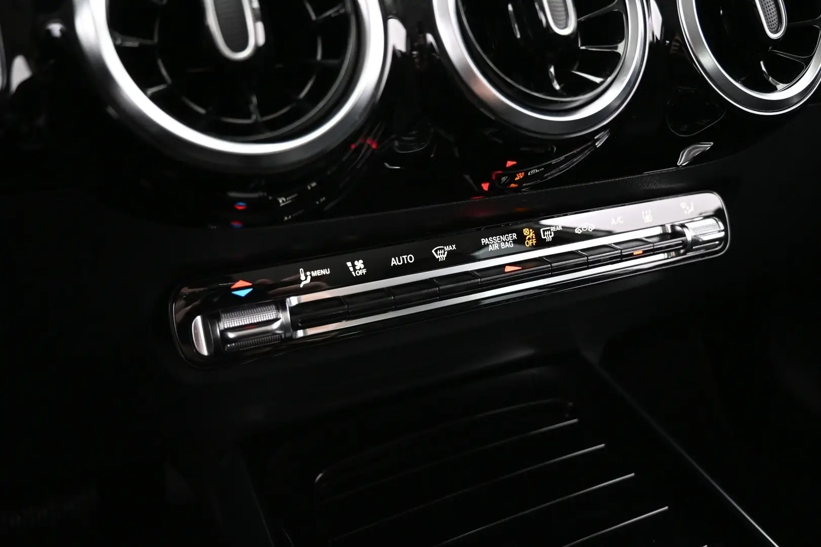 Car Image - 6mq4qFP1RsataBLCx0LzHX