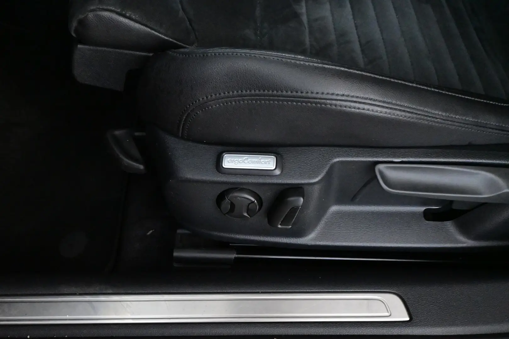 Car Image - 122x7YssbSUNpyDmKv81KM