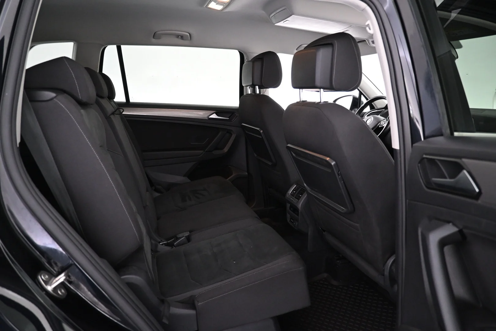 Car Image - wnRnwmLRUi474UGRr151J