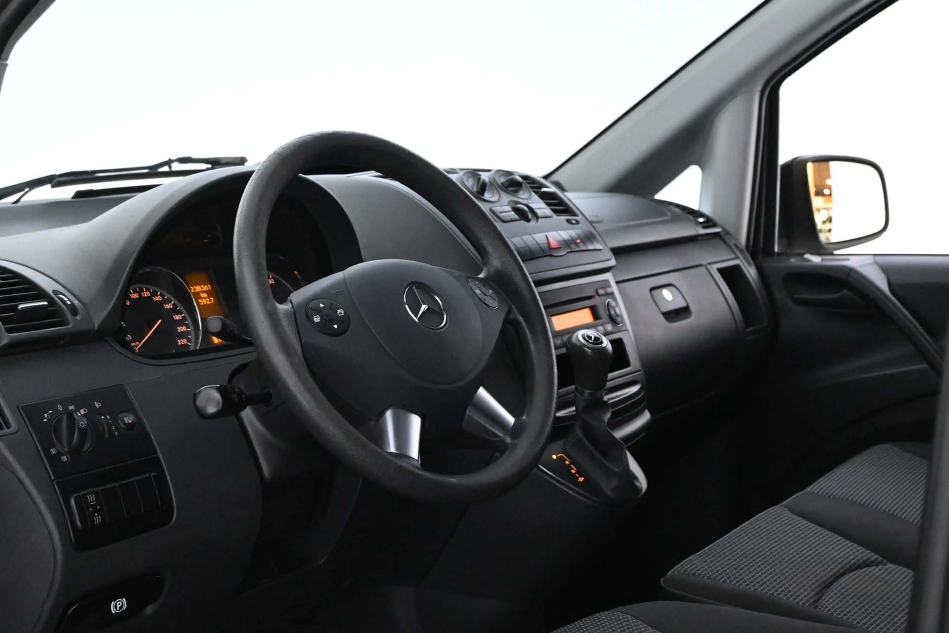 Car Image - 166a2ayWlJuLXJErwGQ7l4