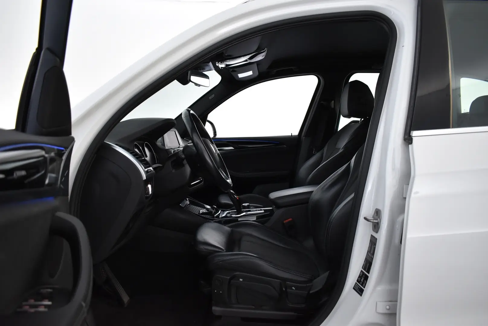 Car Image - 4j7Z54j4EcMk0l6JY7LTFq