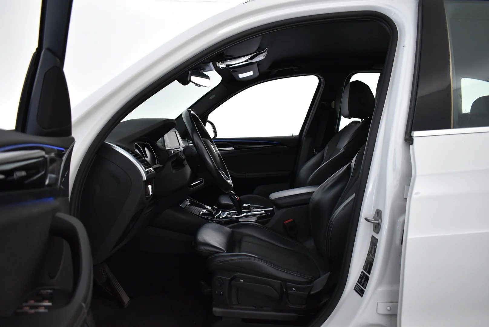 Car Image - 4j7Z54j4EcMk0l6JY7LTFq