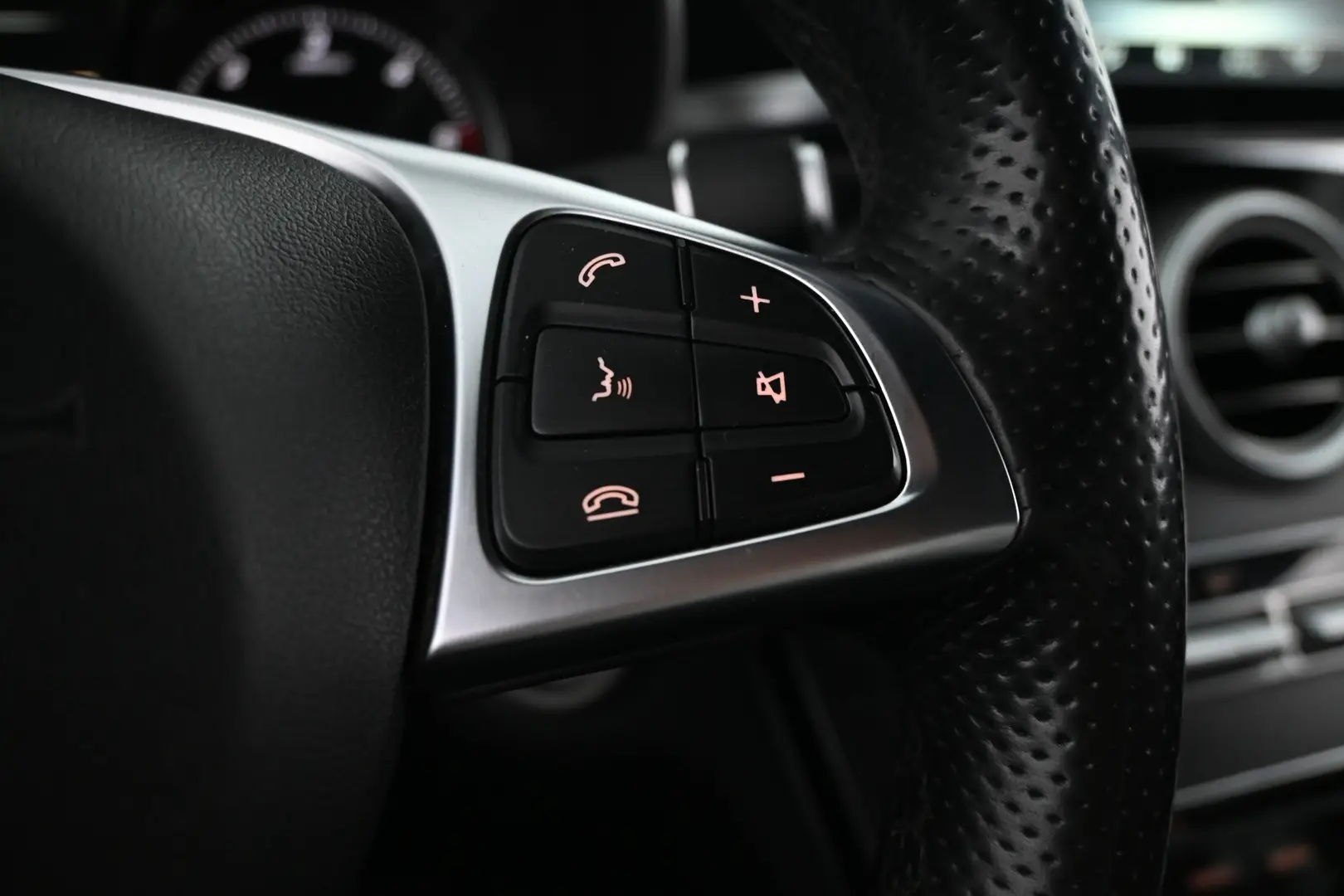Car Image - 6stNPFrBGVQ56LjSjZcoJ6