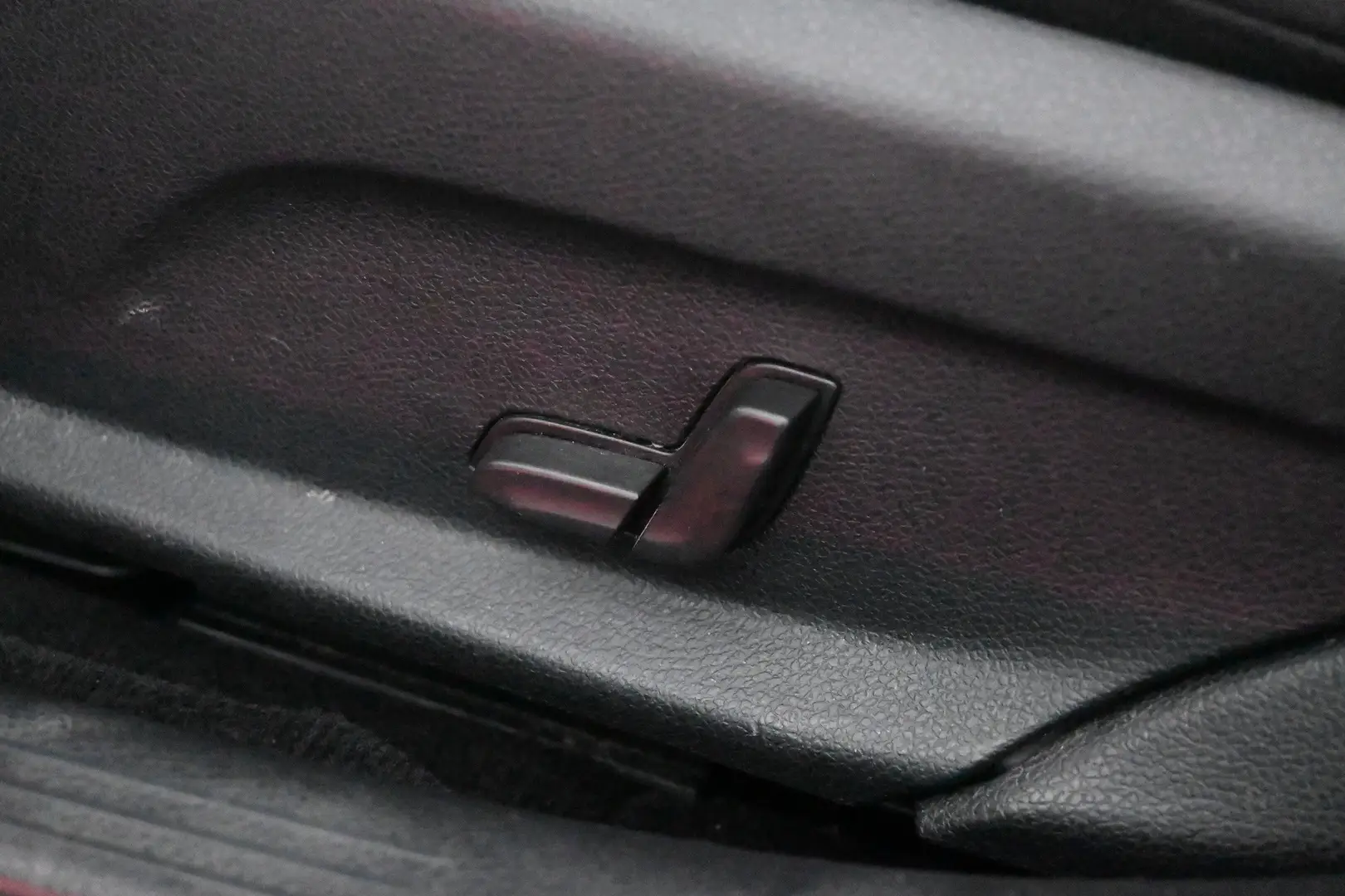 Car Image - 1TrvBSQlrkAozOUvFCDig3