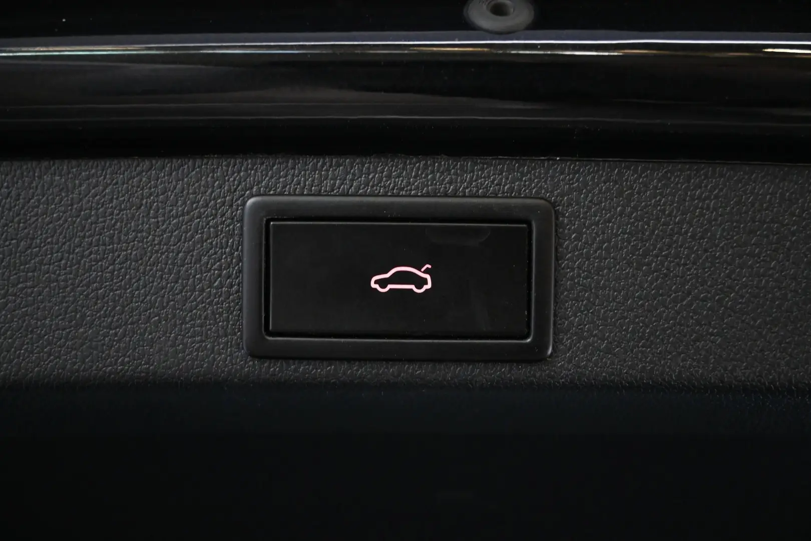 Car Image - 3uKkbgyYPRDB9bp0E2cGgf