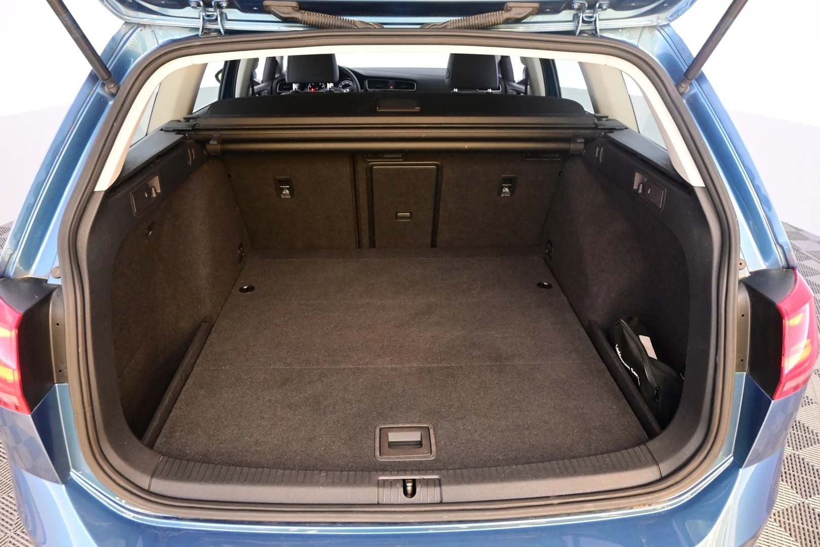 Car Image - 4LTgE7eV4PO4Hd19Tus1i3