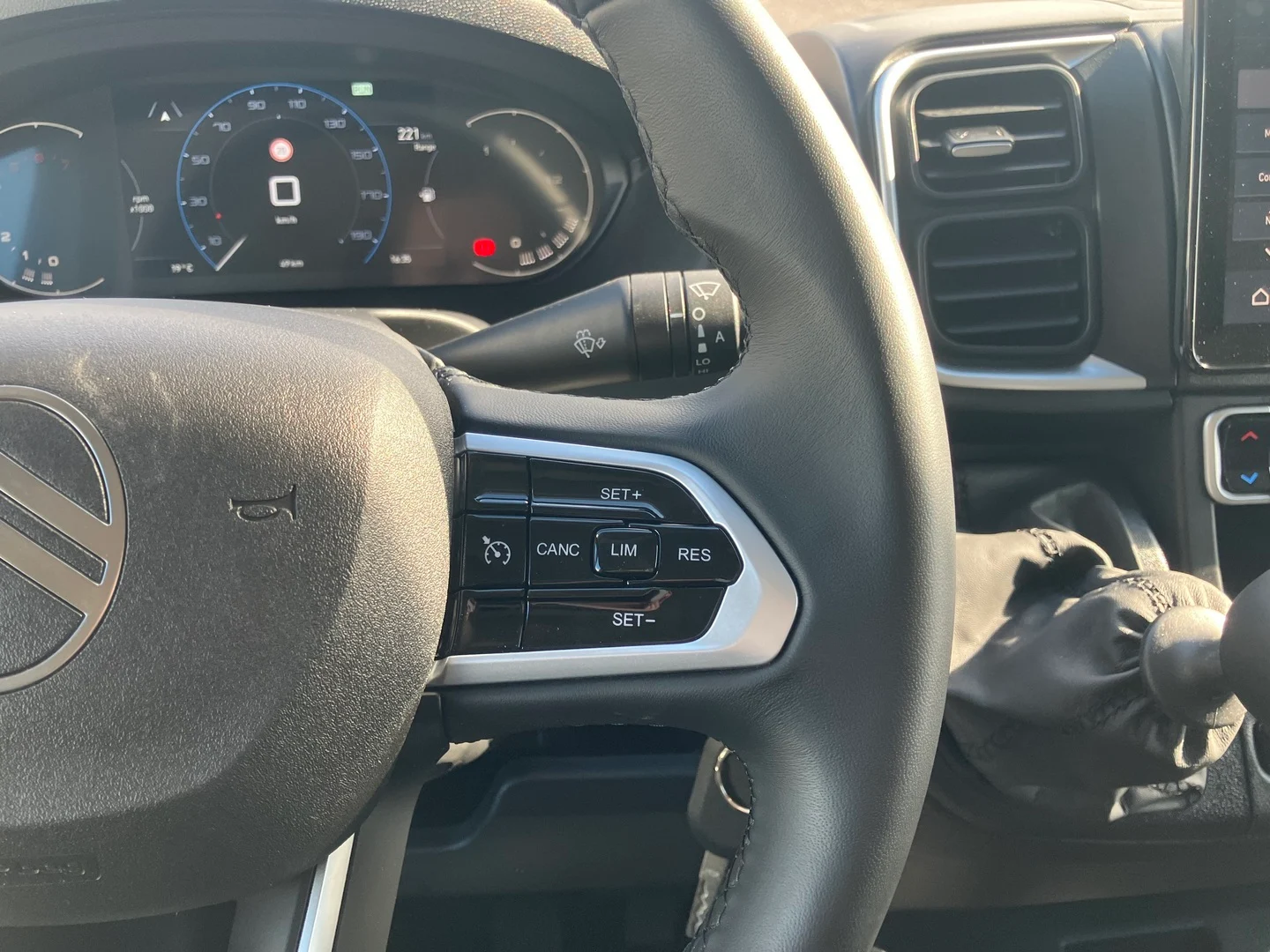 Car Image - 2jHQpaCez6eJpohoJGLy2t