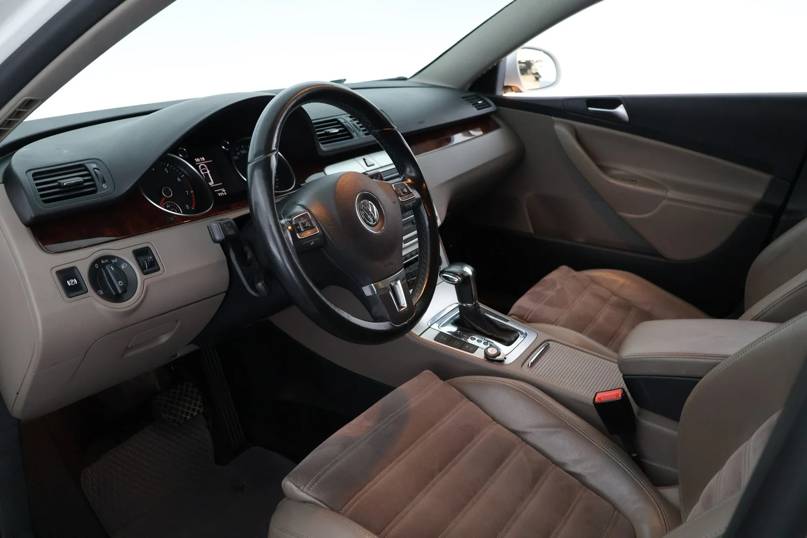 Car Image - 2tuYGKsfCUTHF1U8KtyR9x