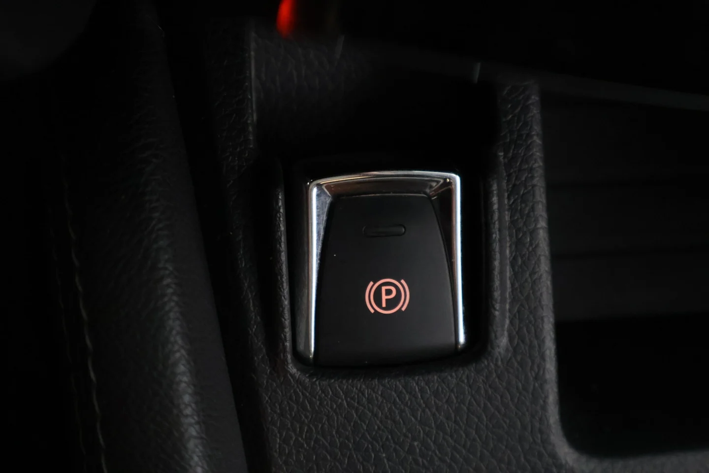 Car Image - 7l2MUxzMMZWmWiRGr6okj6