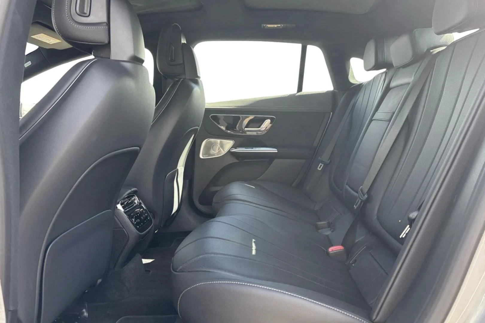 Car Image - 649FE6ScCl48hwQRhXvOQb