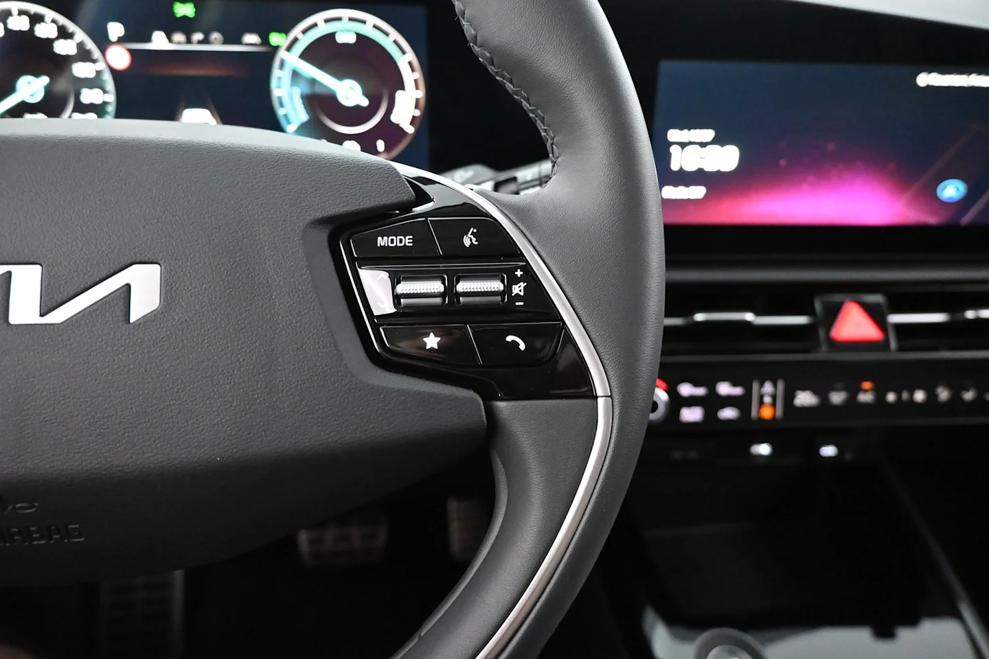 Car Image - 3c08YlzUougQkd9UJLWsWo