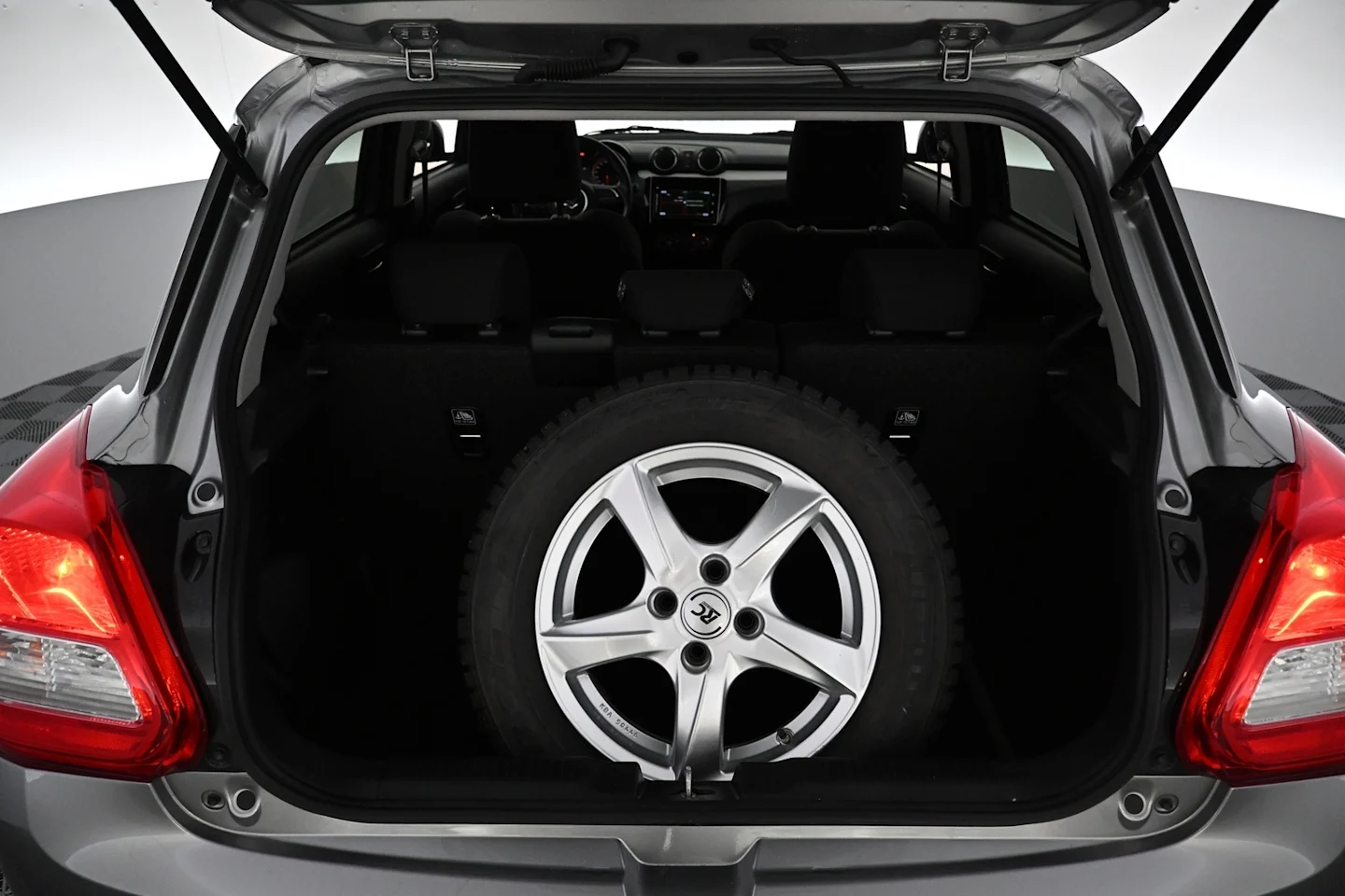 Car Image - 5wceKbxtxAlvyMLo2duot9