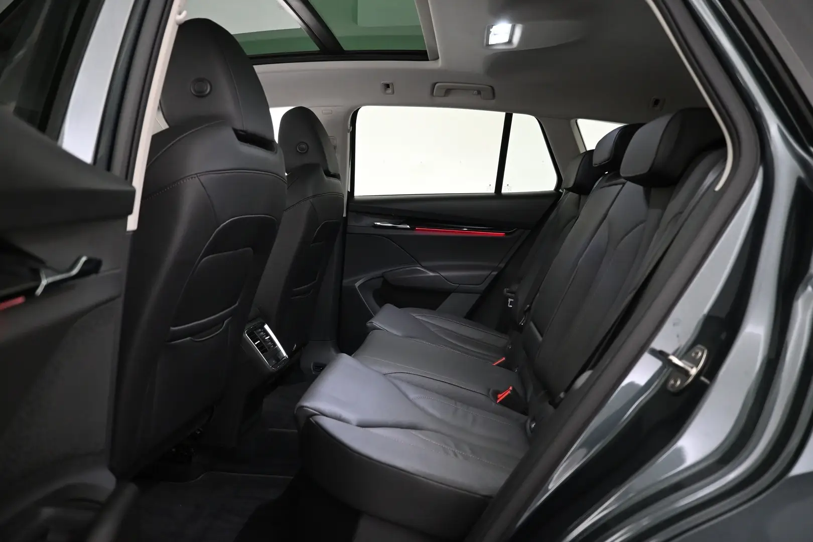 Car Image - 5ZU6b68Dx6qH8kbUcgeGJl