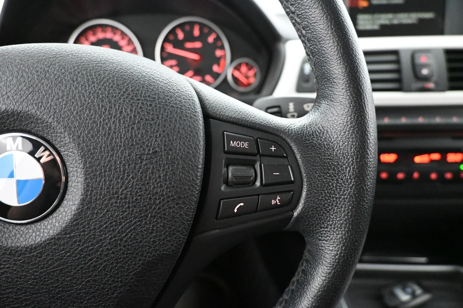 Car Image - dL6kL8kPbdXfSG6r5TzPE