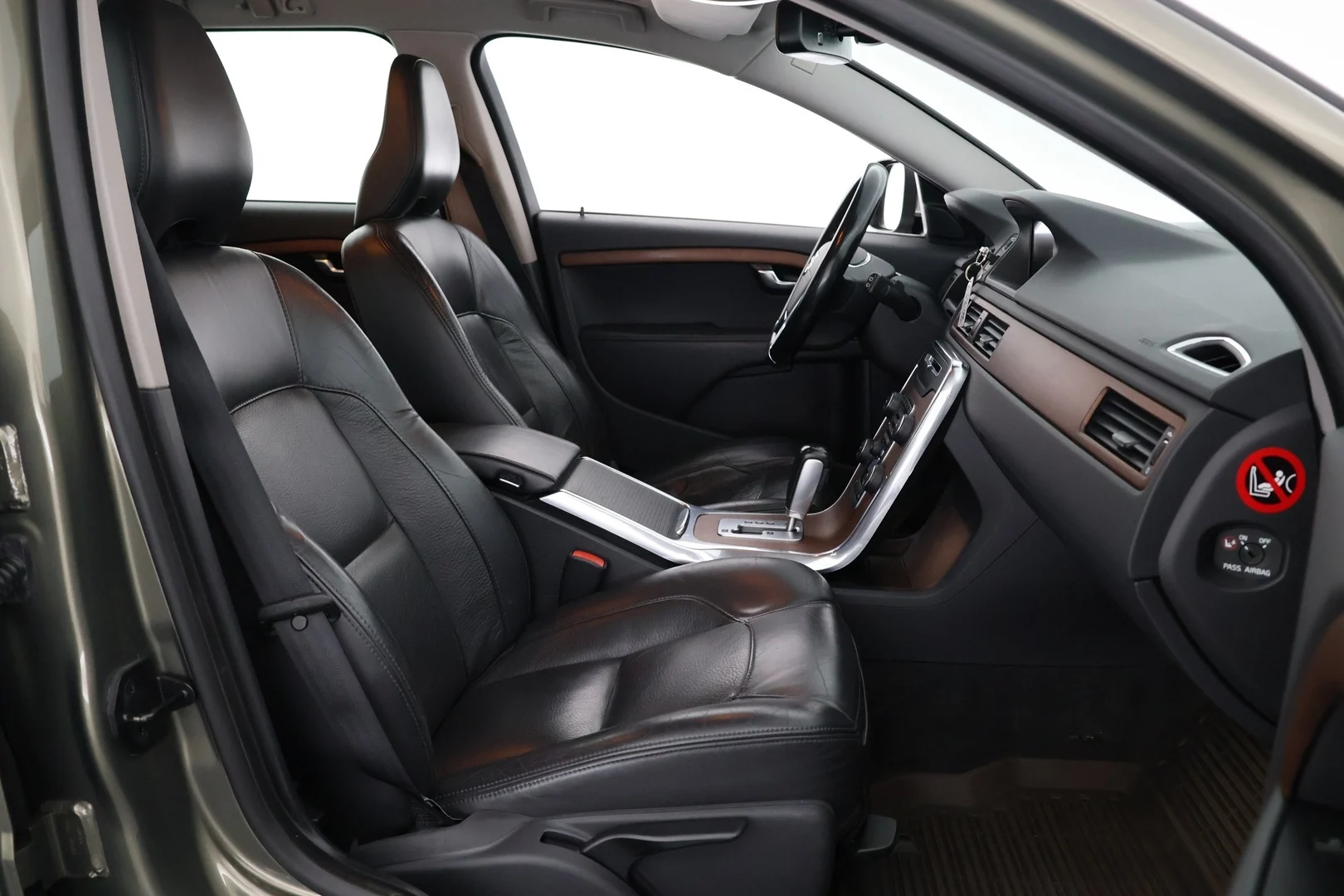 Car Image - 1C2qYJN3OgsqV814bgALjL