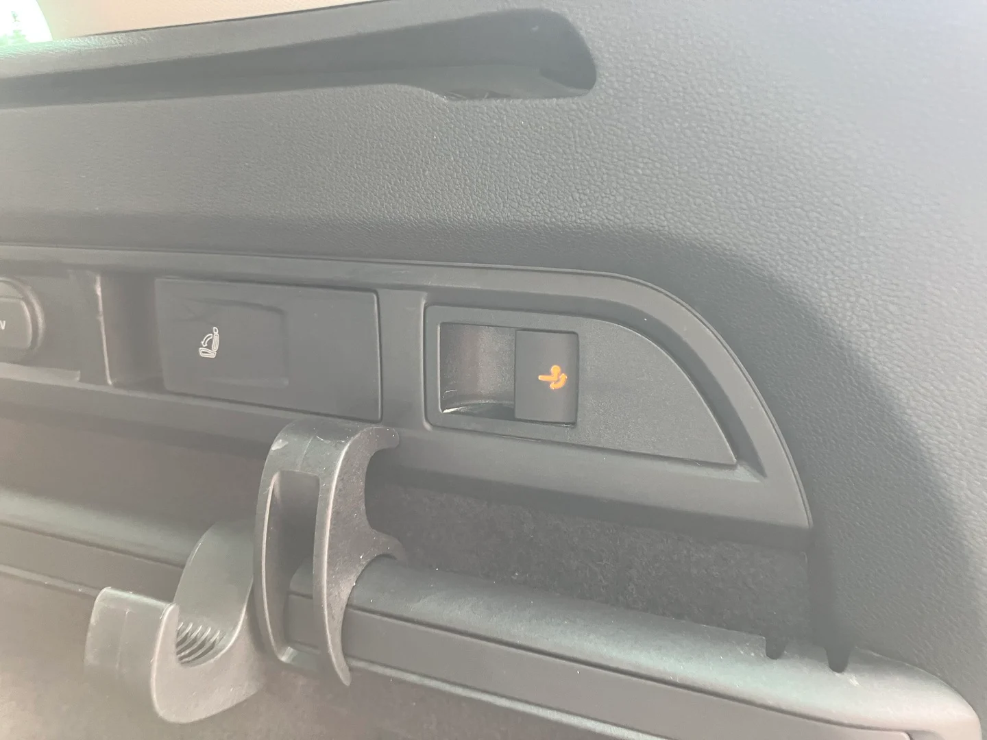 Car Image - FZcZmBvXsrdqV9vLdm3NM