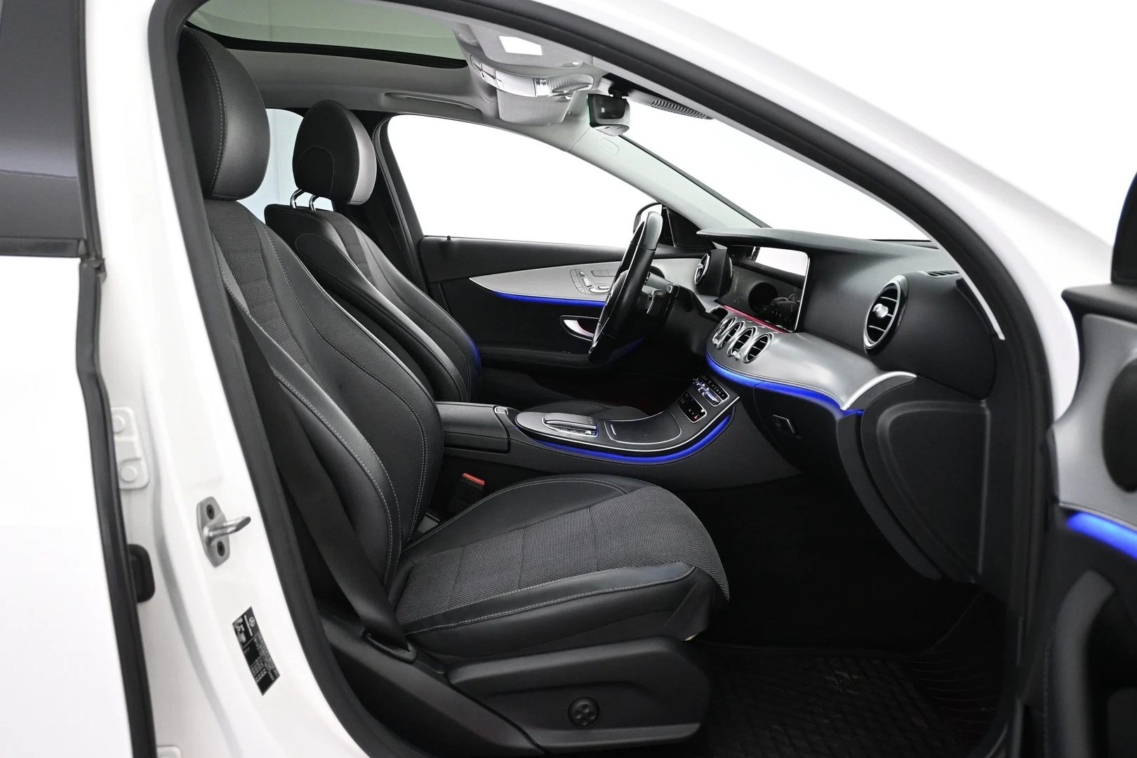 Car Image - 3ShBbBQpWLc8s6zYwTb1UV