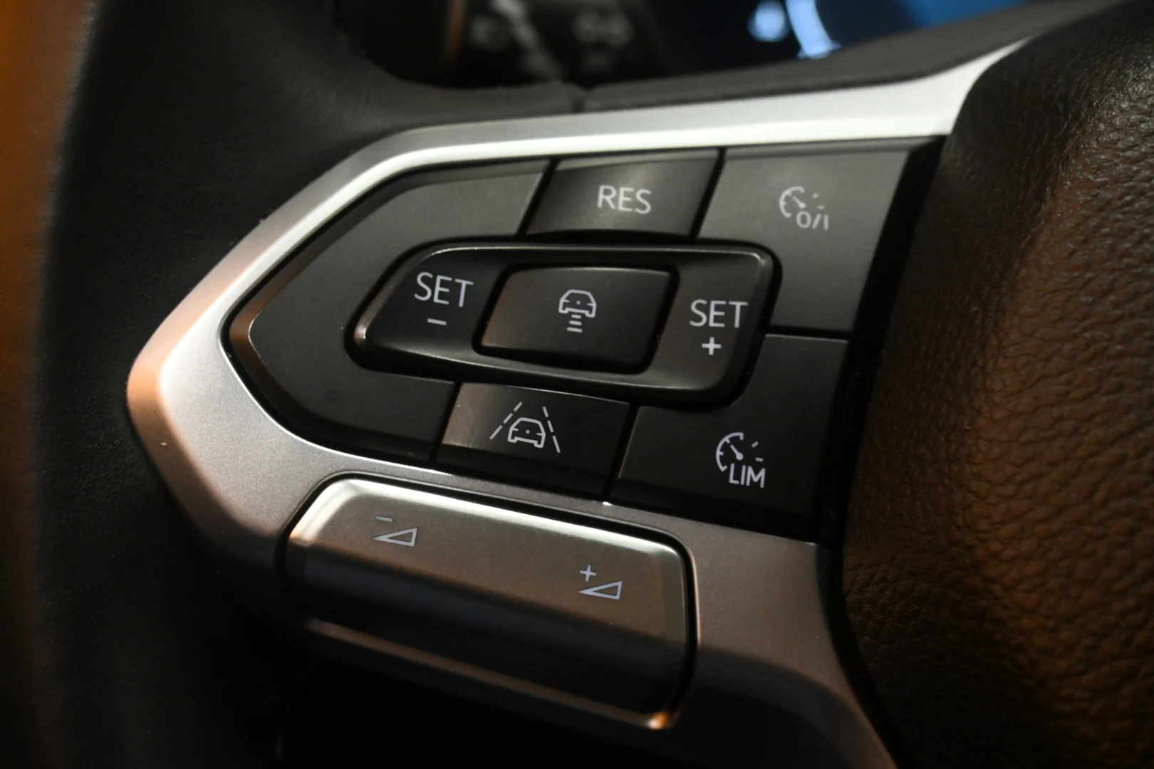 Car Image - 4LjN4y8X33Dsa4BmwQub15