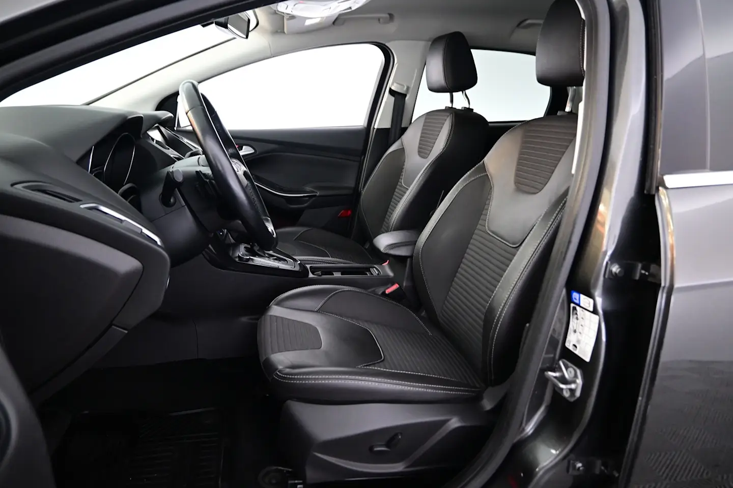 Car Image - 2ZD2vJ6o8XpgMciGWJkcWL