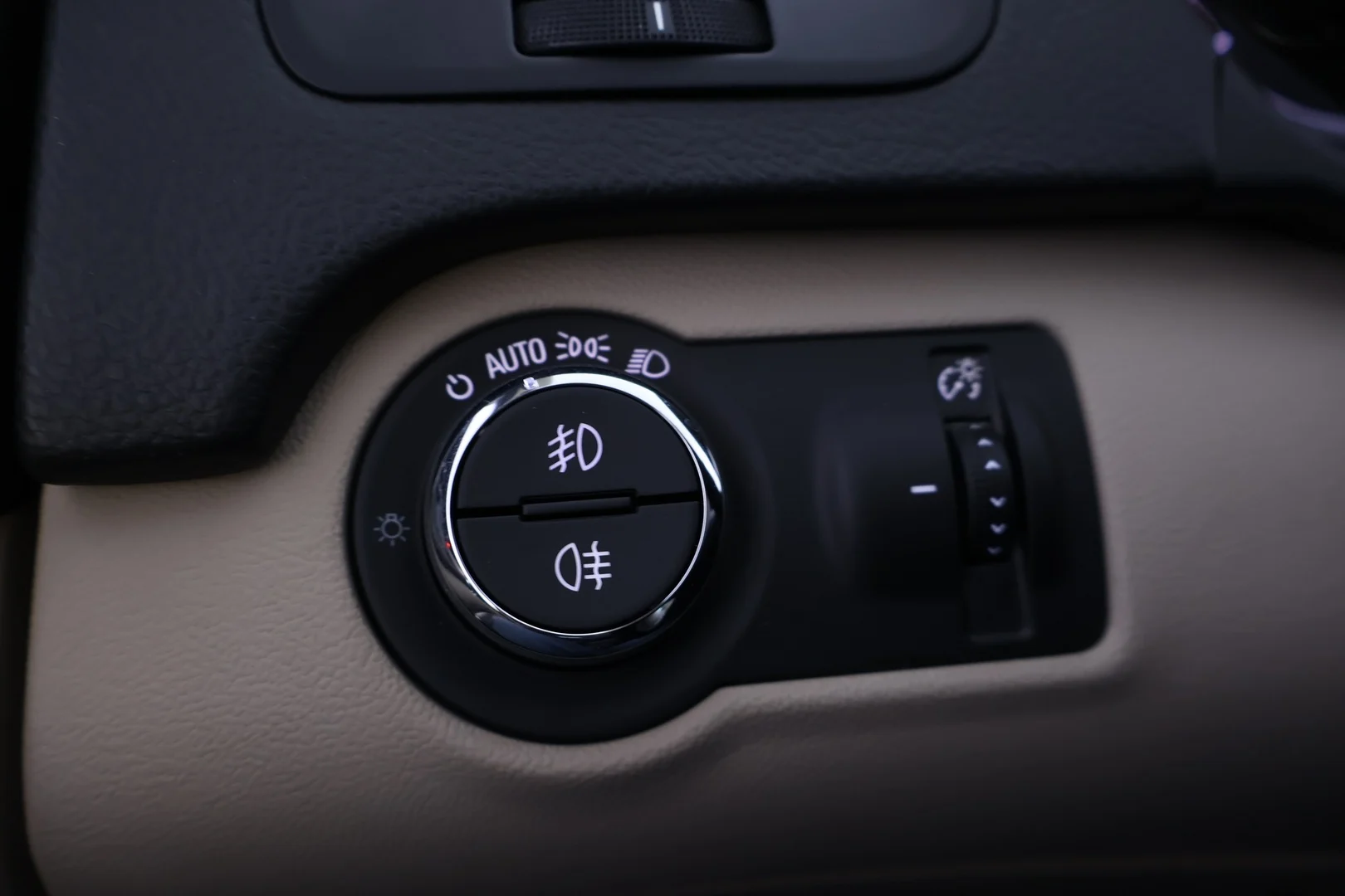 Car Image - 5Rw1DgJBAal4BGzSOMy0Pw