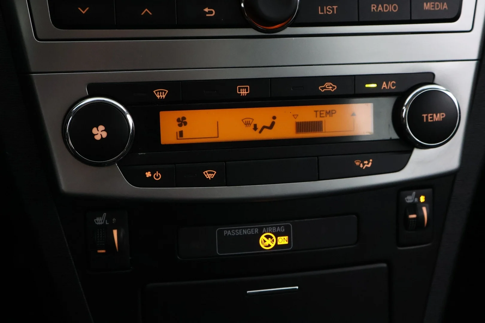 Car Image - Kn3QfMfeQZYuOOrU9DrVO