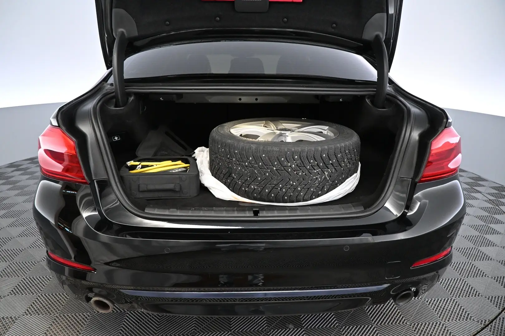Car Image - 2jdAOwslVd7f4Yy0W3wvpM