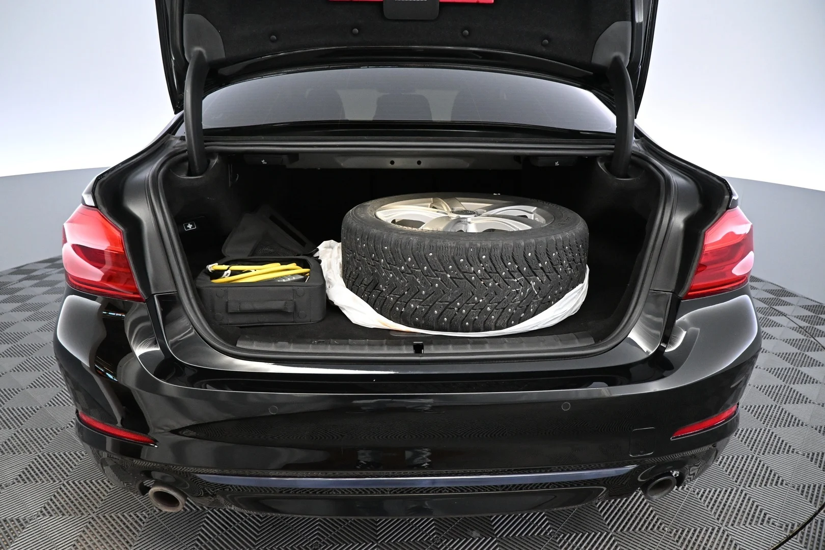 Car Image - 2jdAOwslVd7f4Yy0W3wvpM