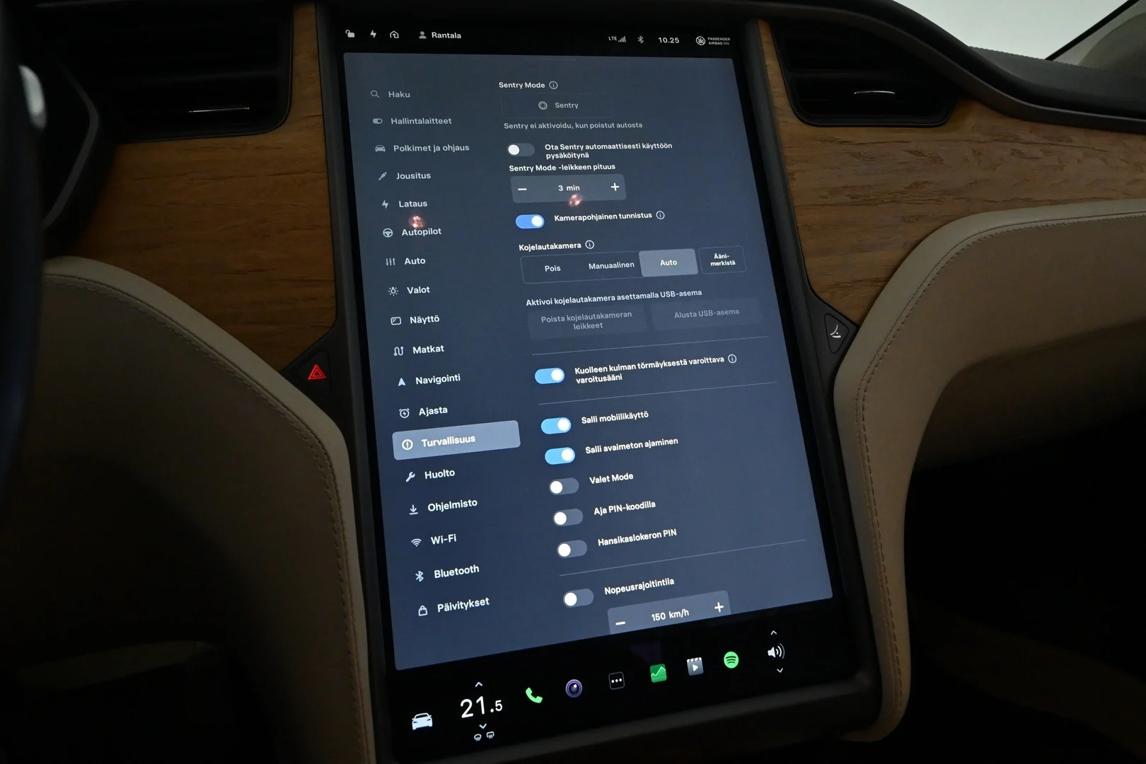 Car Image - 1AtTFjvHlYCrwVbiEaPdaI