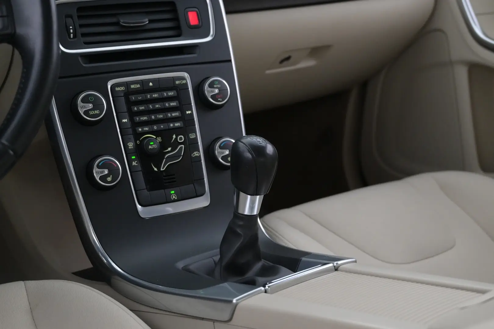 Car Image - 7gdoDuqGRWMU4jFxGaJ6KN