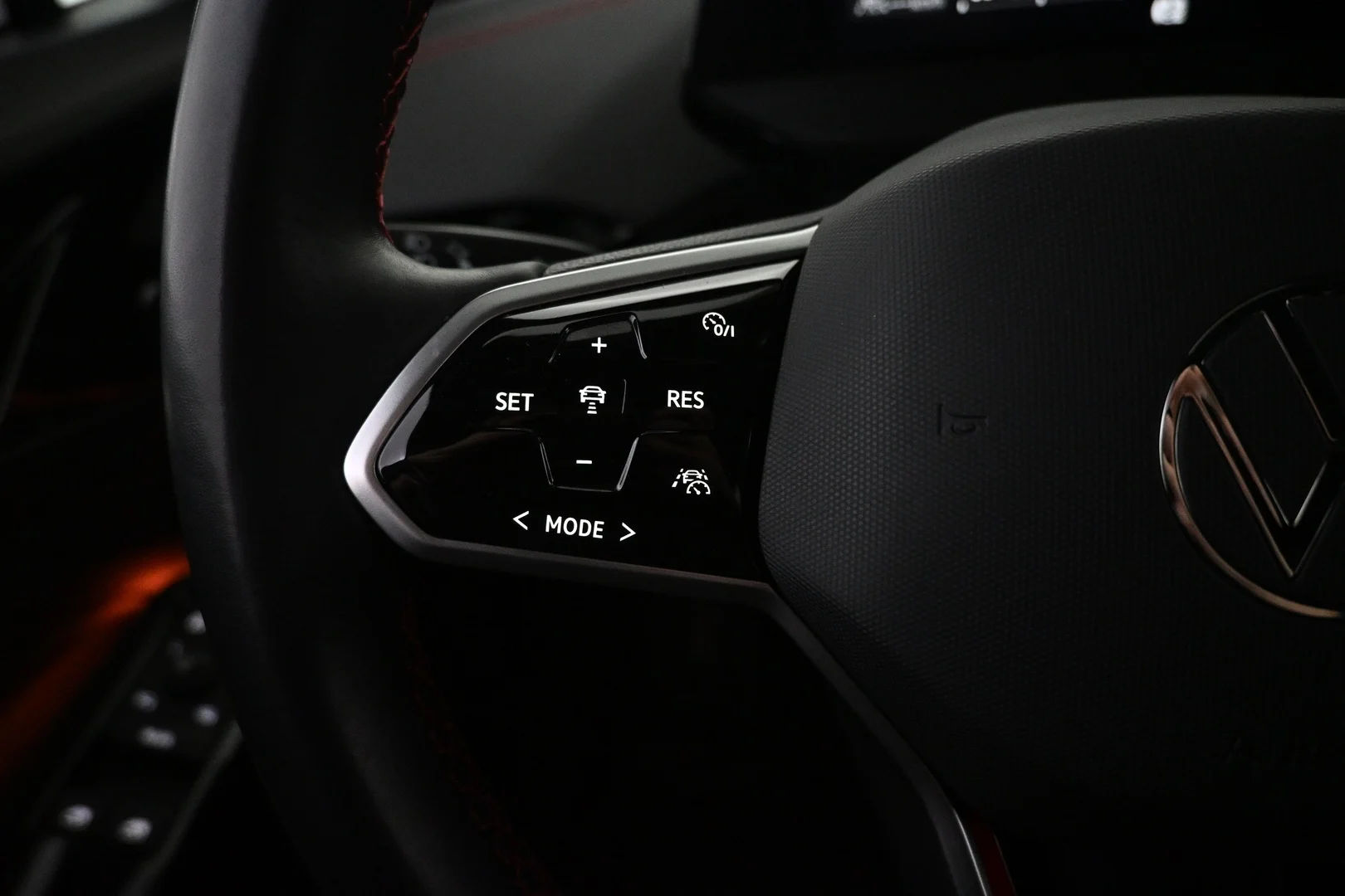 Car Image - 4QOsTnsnBYpFaVUhirqaKn