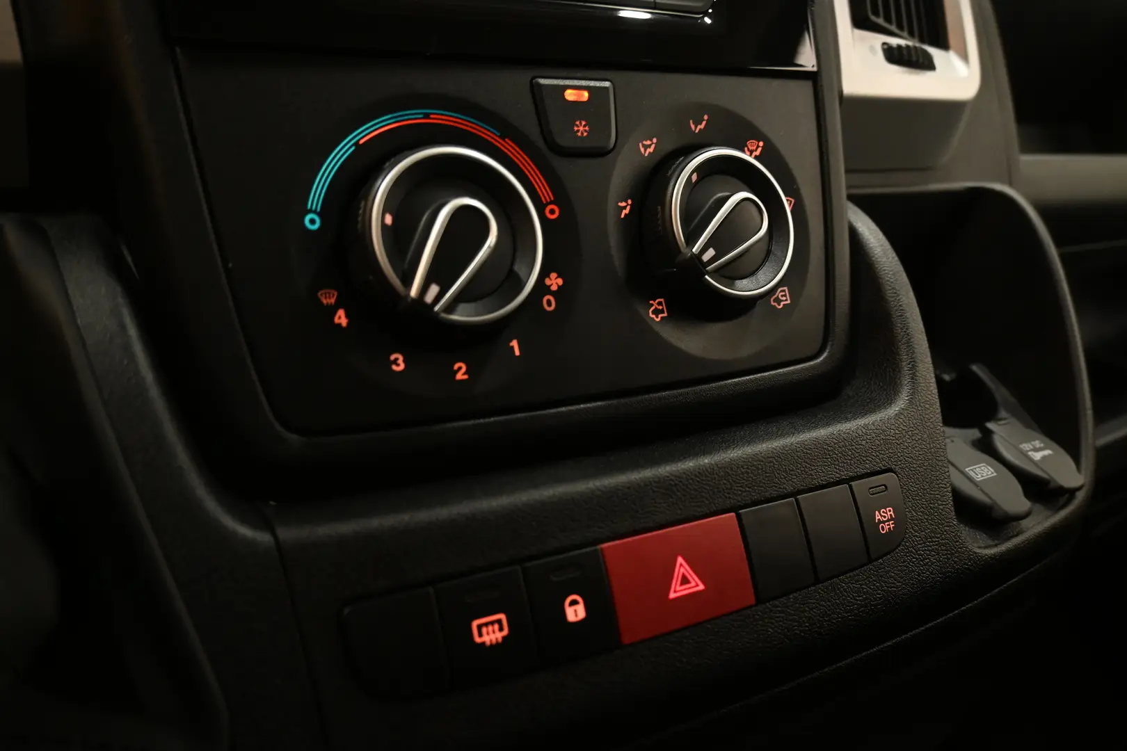 Car Image - 6jAIzXq00DfMlUkCnuwb3I