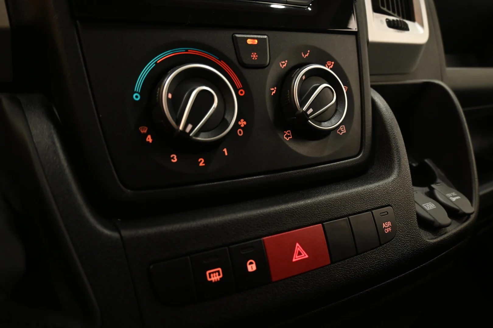 Car Image - 6jAIzXq00DfMlUkCnuwb3I