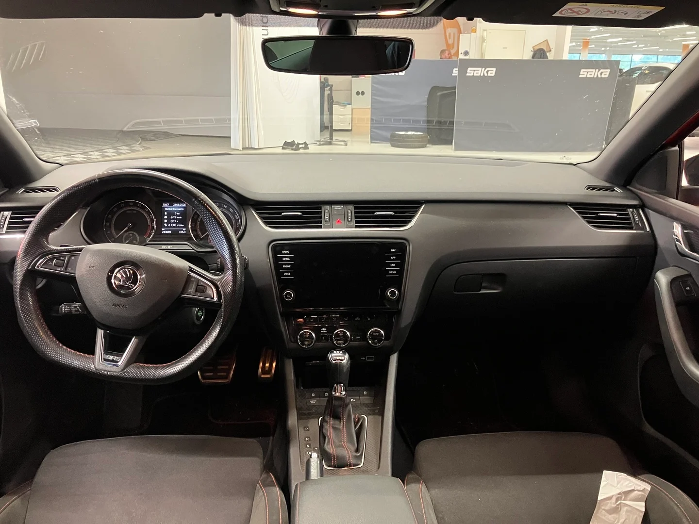 Car Image - 3MqdrCzBAIqpo7xFUzfbzZ