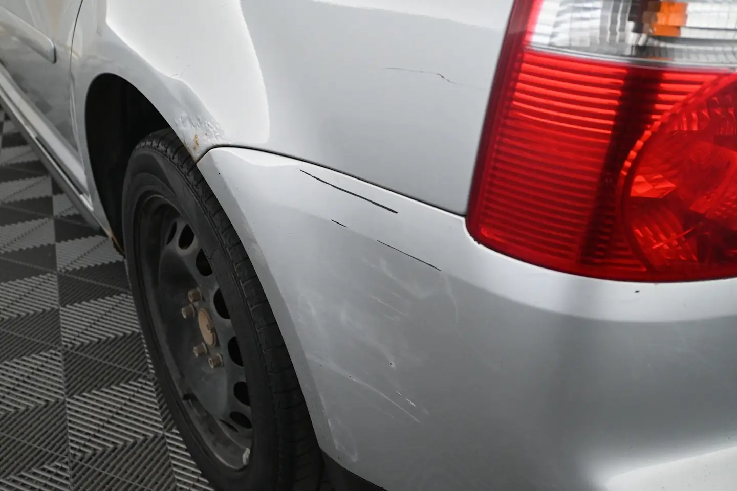 Car Image - 24NmHhuesj7T4FpWhgPRqR