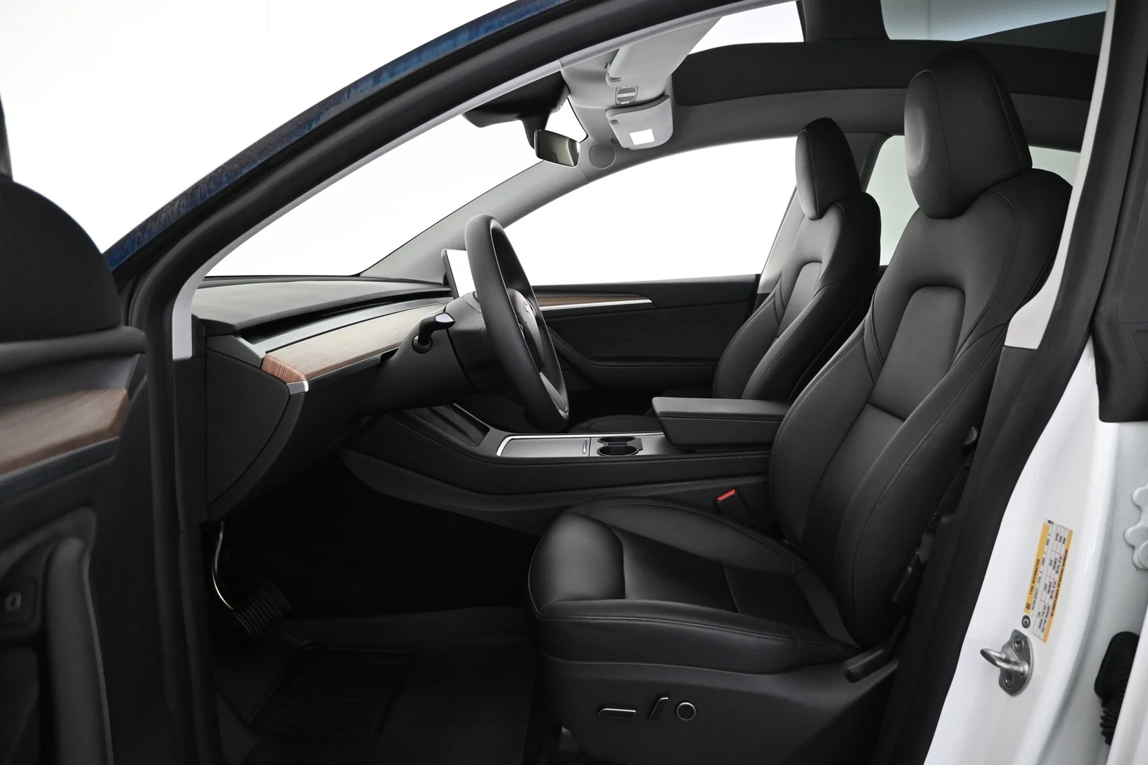 Car Image - 1EQgQ6lKMhLlPwIb7YYVXB