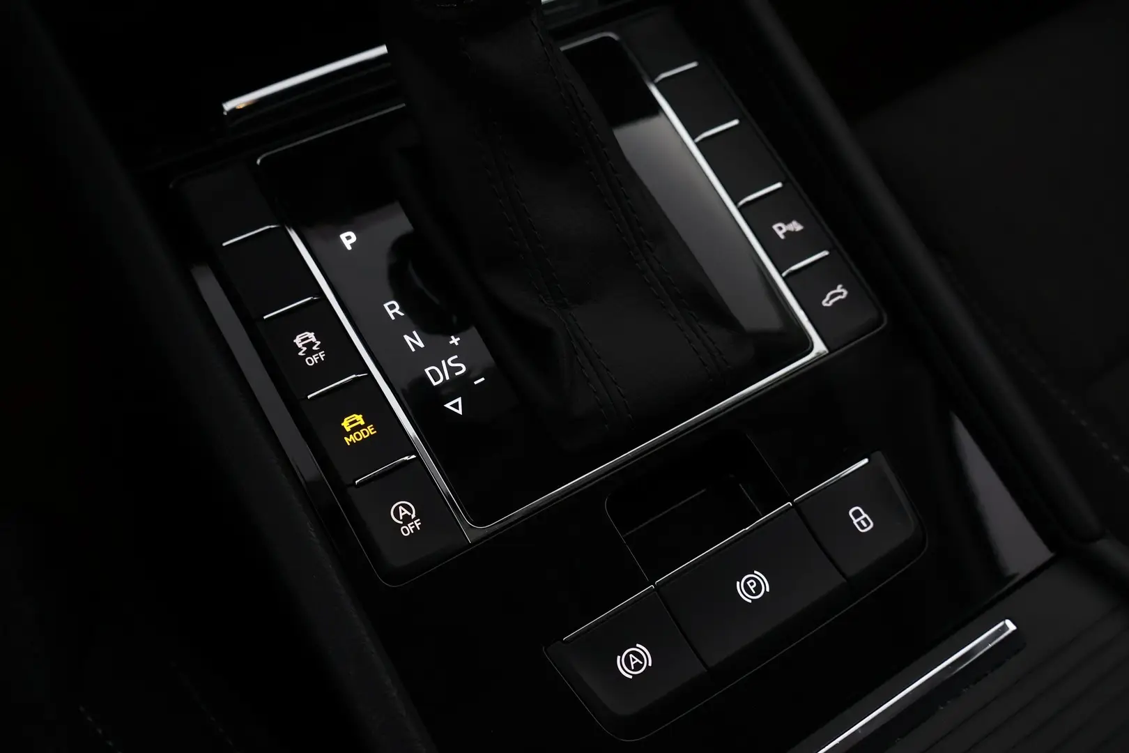 Car Image - rCaJJ6GTmym3gfVvIQGIc