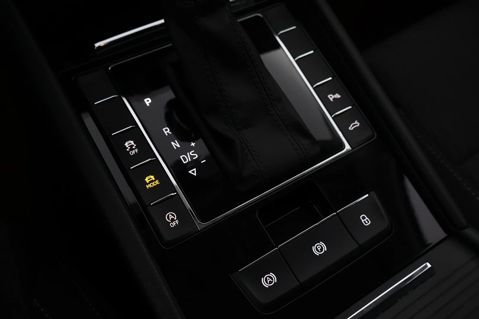 Car Image - rCaJJ6GTmym3gfVvIQGIc