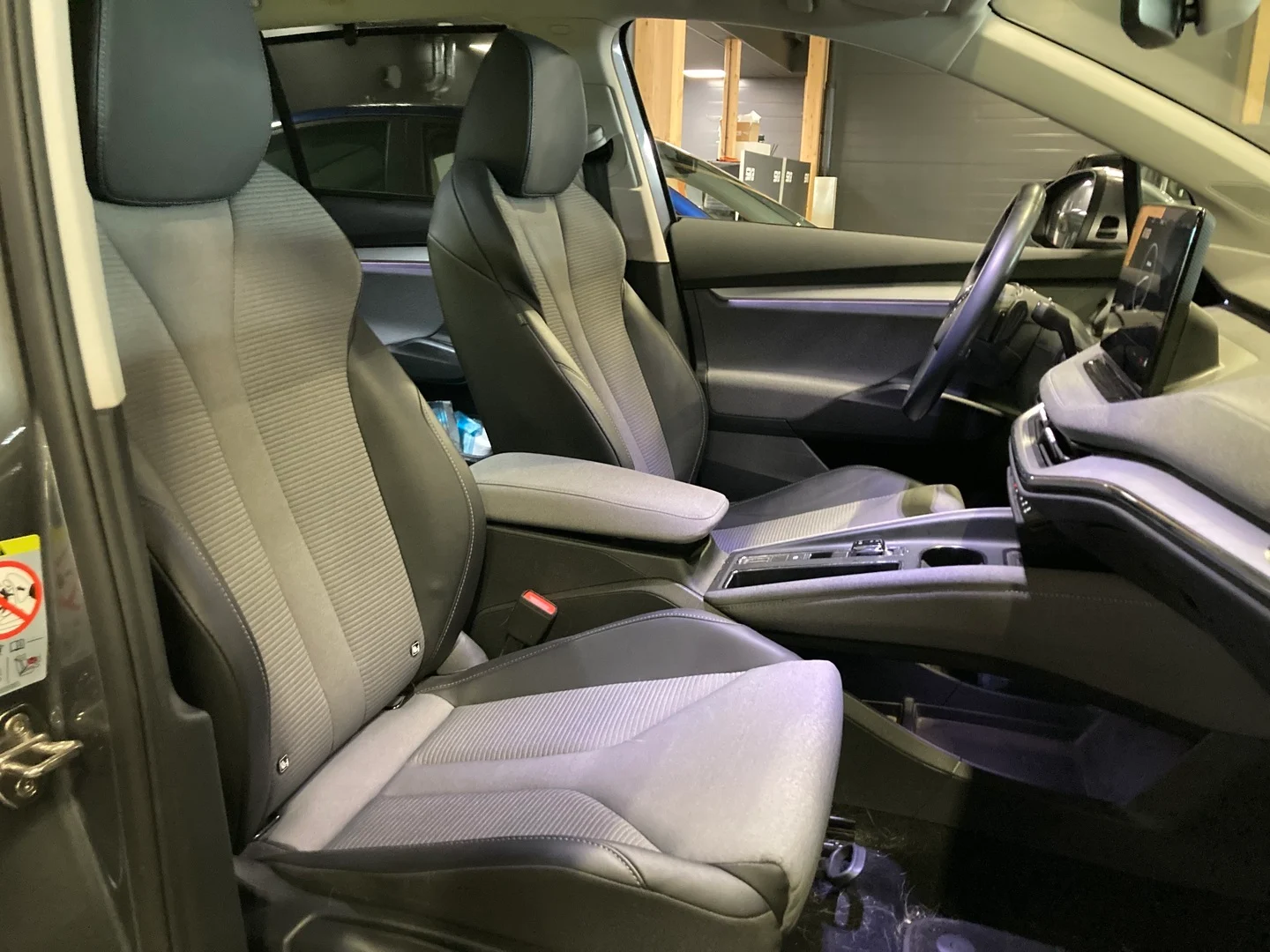 Car Image - 4GUwDrtFU64R1IiRspkPT8